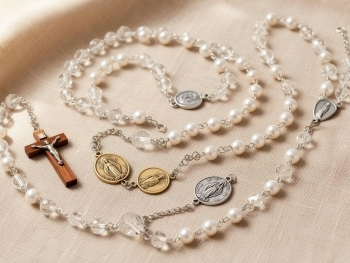 Best Christian Gifts for Men and Women: Meaningful Faith Gifts for Every Occasion image